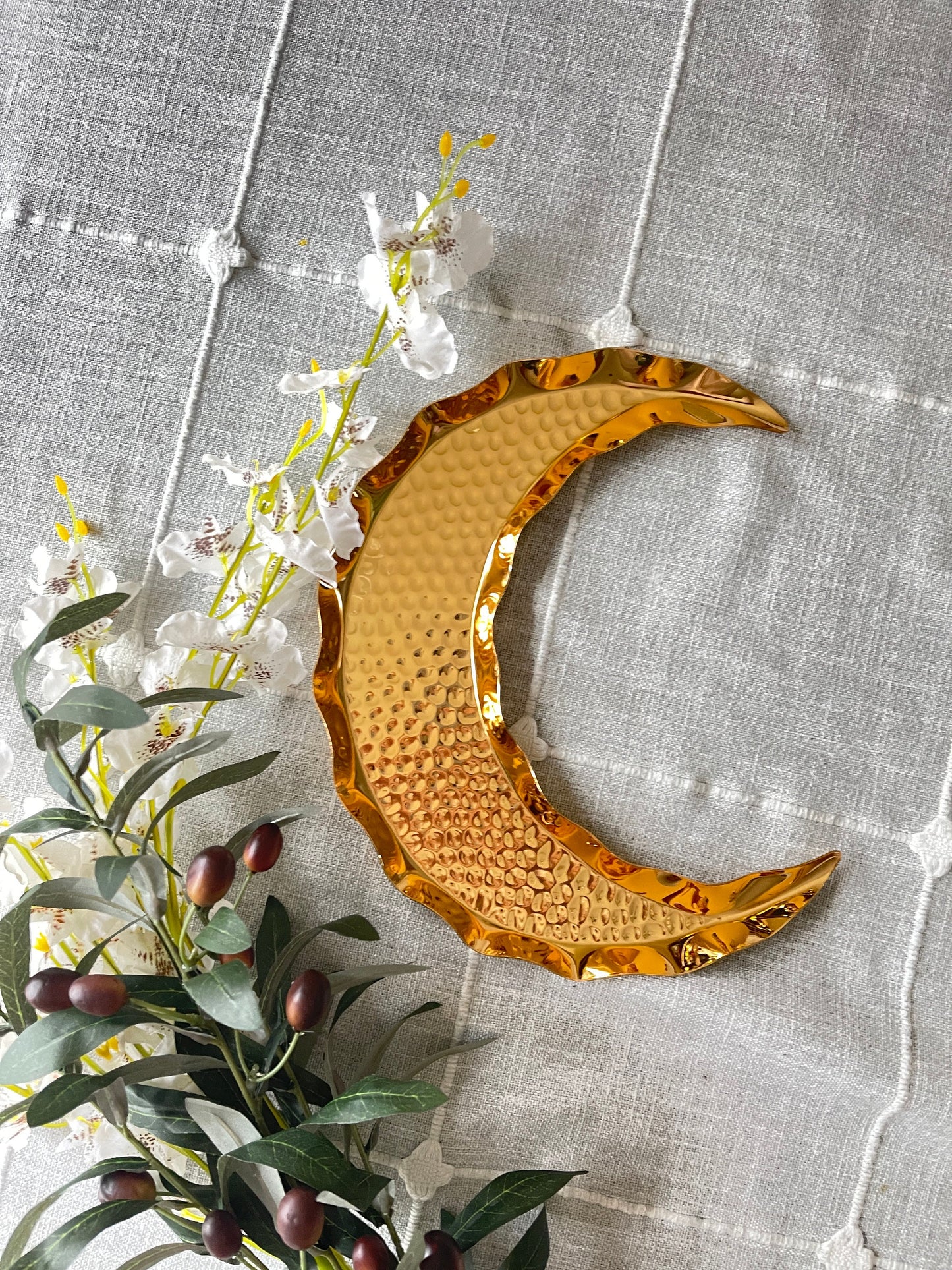 Ramadan plate, Ramadan Moon plate, Ramadan decoration, Crescent moon shaped plate for Ramadan table decoration, Gold Ramadan tray