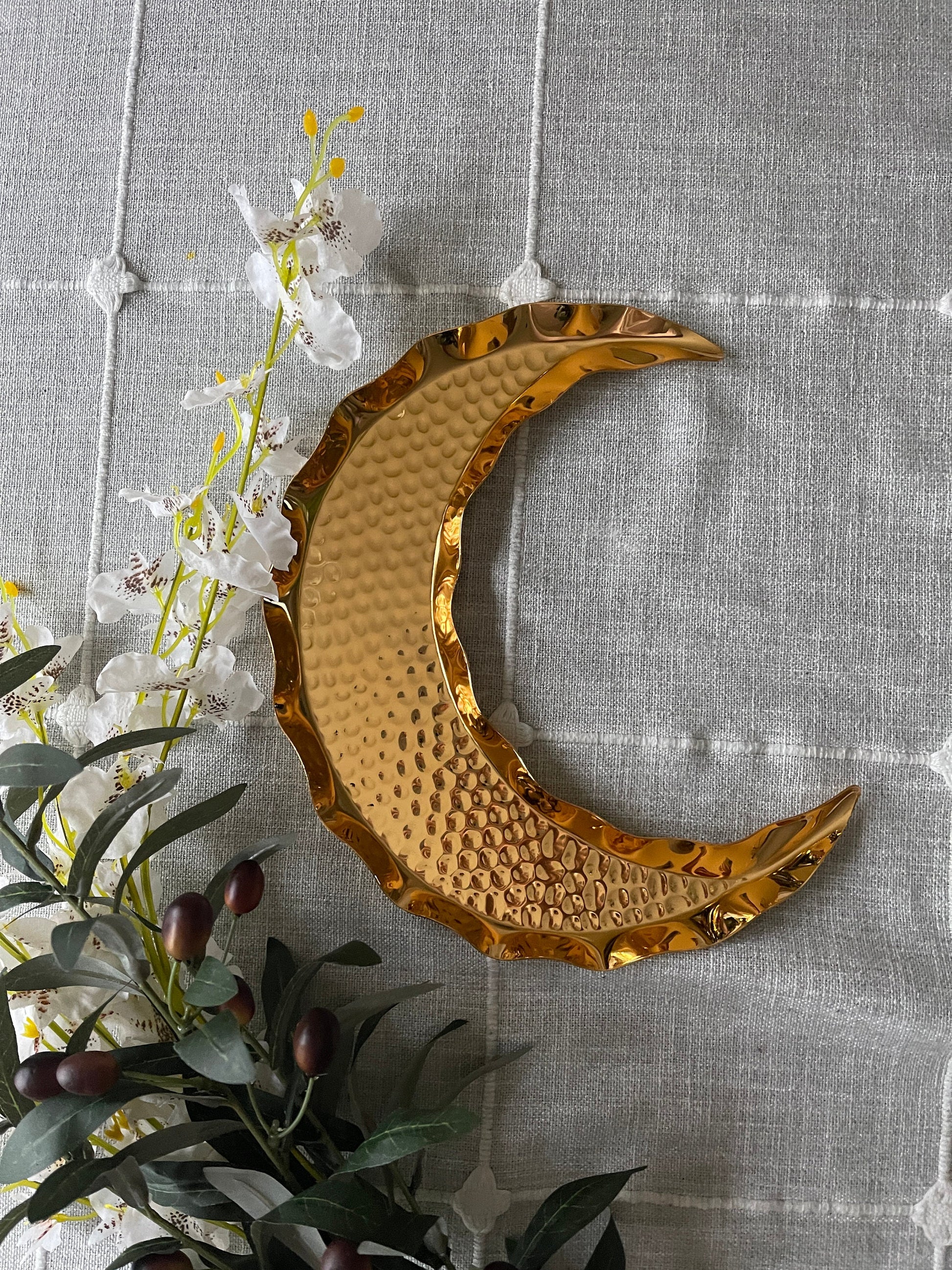 Ramadan plate, Ramadan Moon plate, Ramadan decoration, Crescent moon shaped plate for Ramadan table decoration, Gold Ramadan tray